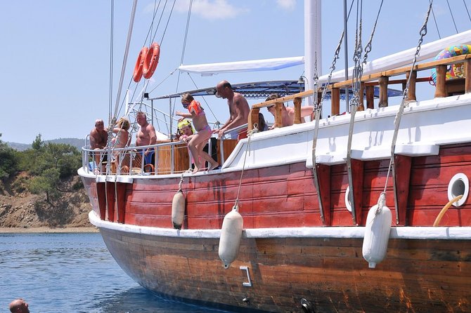 12 Island Boat Trip from Fethiye - Group size and onboard comfort: the upside and the downside