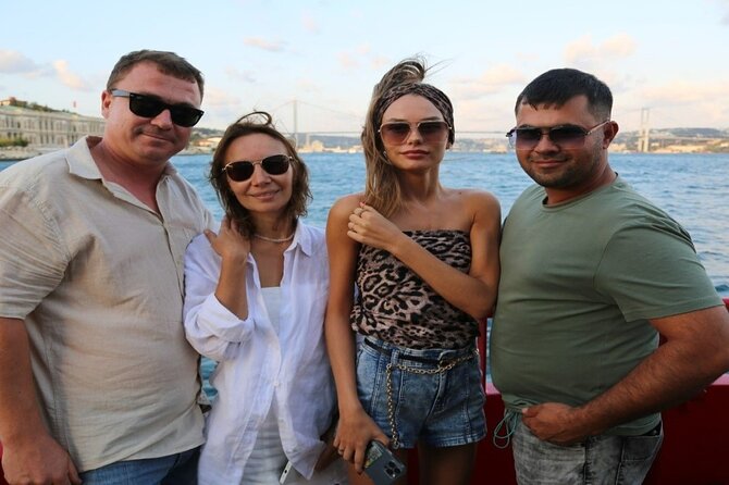 2 Hours Bosphorus Cruise Boat Tour in Istanbul - Maiden’s Tower Slowdown: The 5 Minutes That Make People Happy