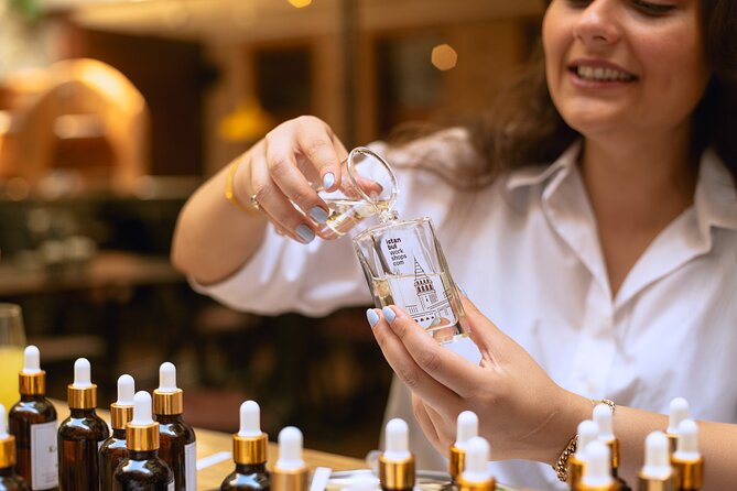 2 Hours Perfume Making Workshop in Istanbul - How the Two Hours Work: A Hands-On Flow, Not a Lecture