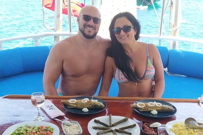 3-Hour Private Sunset Boat Tour With Dinner in Bodrum - Akvaryum Bay: the stop where dinner and swimming share the same clock