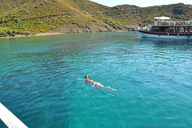 Alanya Catamaran Boat Trip incl. Lunch and drinks - Boarding Brothers Five Katamaran: the first stretch of the day