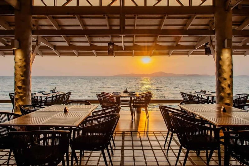 Alanya City Highlights & Sunset Beach BBQ Party - Alanya Castle at sunset, cable car and crowd reality