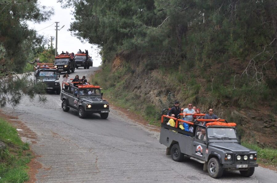 Alanya: Dim River, Dim Cave, and Kestel Jeep Tour with Lunch - Village stop in Kestel: school, mosque, and local flatbread