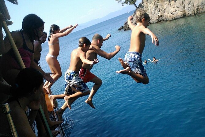Alanya Pirate Boat Trip All-Inclusive with Lunch & Transfers - Transfers and mobile ticket: saving time in a busy port