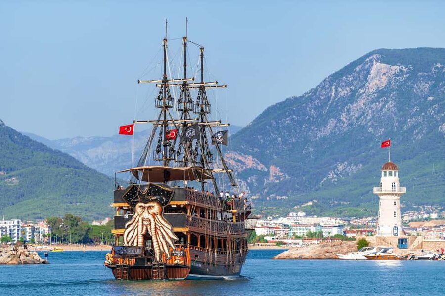 Alanya: Pirate Boat Trip with Lunch and Drinks - Pirate-Style Sailing Route: How the Day Flows