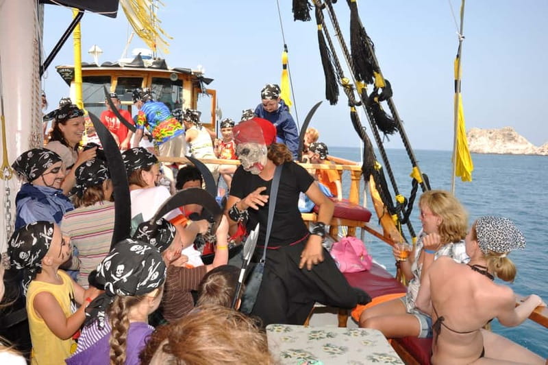 Alanya: Pirate Boat Trip with Meal, Drinks and Pickup Option - Crew, Entertainment, and the Boat-Party Energy