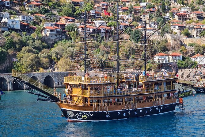Alanya Pirate Boat Trip With Unlimited Drinks & Lunch - Alanya coastline and swim stops, with realistic timing