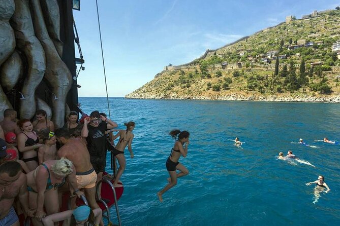Alanya Pirate Boat Trip With Unlimited Drinks & Lunch - Who this Alanya pirate boat trip is best for