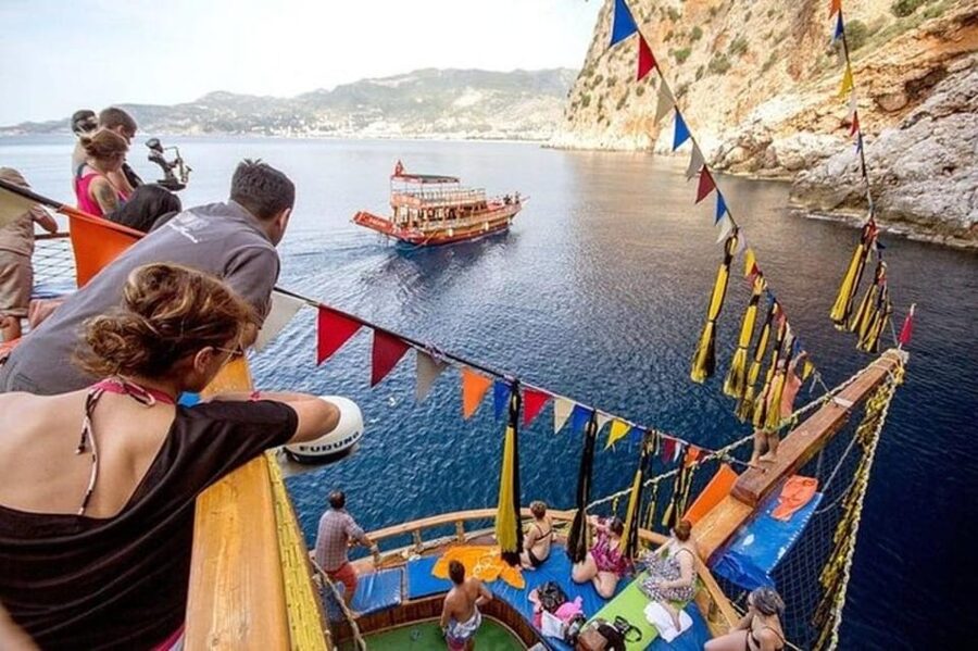 Alanya: Pirates Boat Trip with Lunch and Hotel Pickup - Sights from the water: Red Tower, Alanya Castle, Old Shipyard