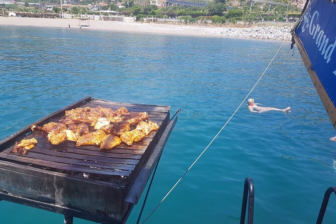 Alanya Relaxing Boat Tour with Lunch, Soft Drinks & Transfer - Crew Vibe, Music Levels, and Photo Moments That Add Personality