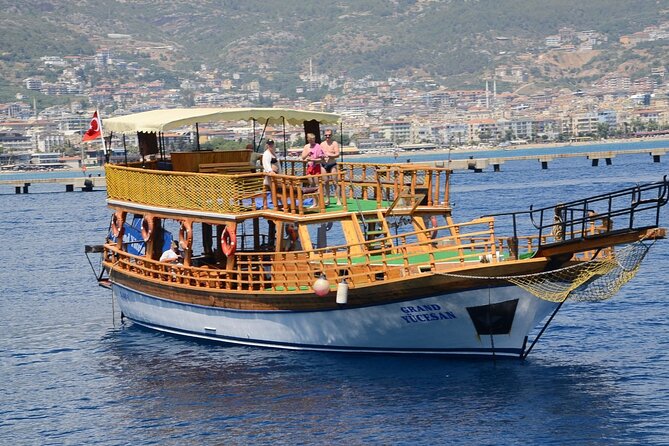 Alanya Relaxing Boat Tour with Lunch, Soft Drinks & Transfer - Sailing the Coast: How the Swim Stops Shape the Whole Experience