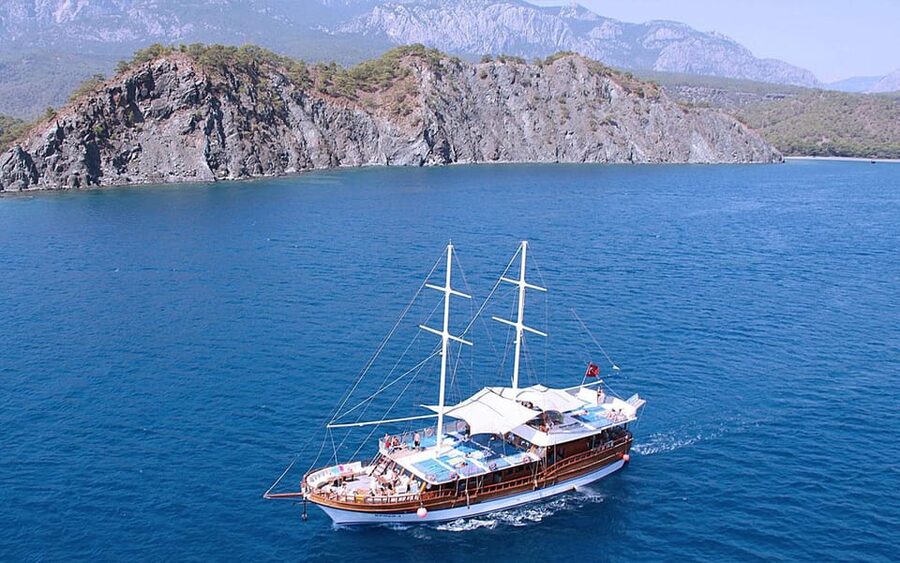 Alanya Relaxing Family Boat Tour Without Foam And Loud Music - Why this “relaxing” Alanya boat tour feels different