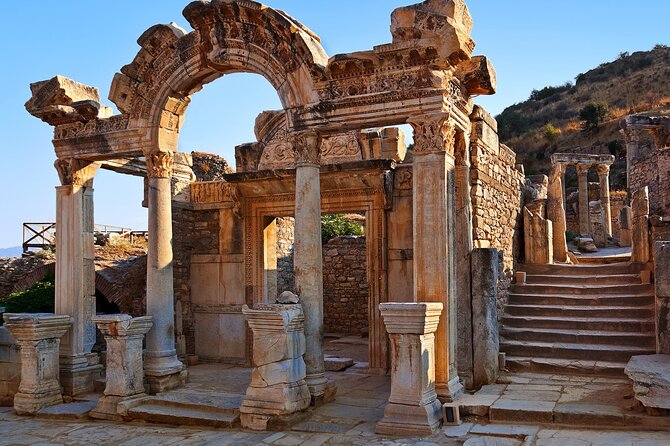 Ancient Ephesus and Pamukkale with Lunch Tour FROM IZMIR - Lunch stop: real food in a real restaurant (and why that’s a big deal)