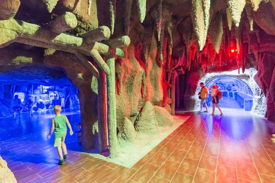 Antalya: Aquarium and Wax Museum Entry Ticket - Entering the Aquarium Sea Tunnel, built for big moments