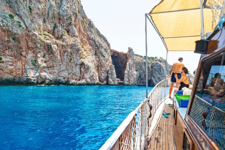 Antalya: Old Town Harbor Sightseeing Cruise - What the boat portion really delivers: coastline and old walls