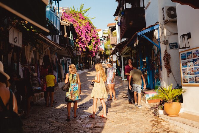 Antalya: Old Town Walking Tour incl. Turkish Tea and Baklava - Hıdıırlık Kulesi and the clock tower photo moments