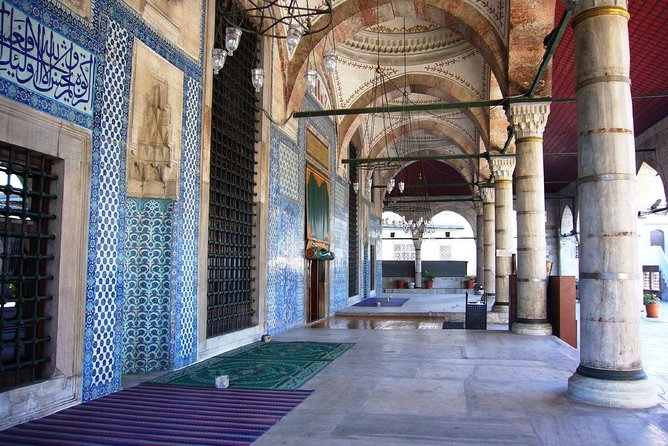 Asia-Europe with Bosphorus Full Day Inc.Museum fees and Lunch - Misir Çarşısı, Egyptian Bazaar: your one-hour food and spice break