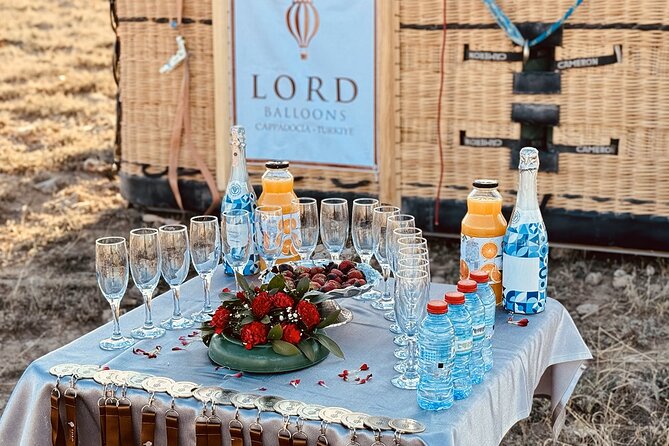 Balloon Flight over Soganli Valley Cappadocia / Lord Balloons - The champagne finish and the post-landing celebration