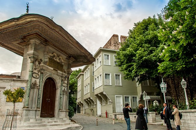 Blue Mosque Sultanahmet Old Town and Hippodrome Walking Tour - Blue Mosque Time: Iconic Ottoman Architecture, Guided for First Timers