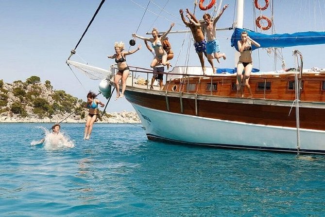 Boat Trip with Lunch From Kusadasi Port / Hotels - Entering the Boat Scene: Seating, Size, and Getting Comfortable
