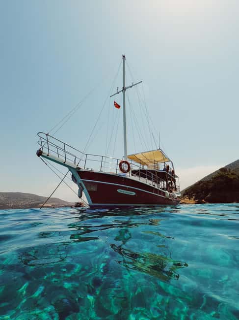 Bodrum: All-day Private Boat Cruise with Lunch - Choose your route: Black Island, Camel Beach, or Orak Island