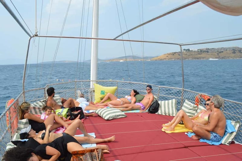 Bodrum: Orak or Black Island Boat Tour with Lunch - Rabbit Bay tea and biscuits: the soft landing before heading back