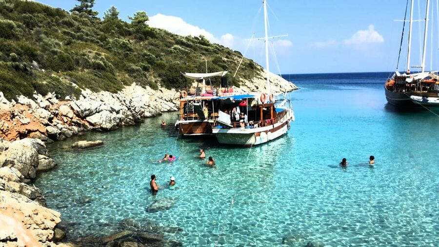 Bodrum: Peninsula Private Boat Tour with Lunch - Getting on board at Halikarnas Harbor, and what you start with
