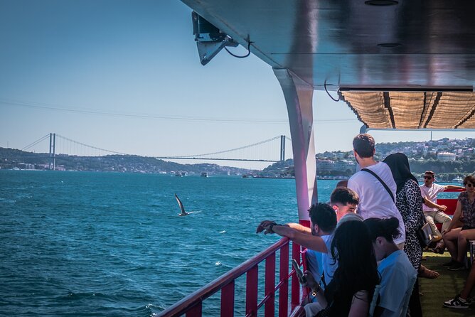 Bosphorus Cruise Boat Tour İstanbul And Golden Horn With Guide - A Smooth Start: Pickup, Mobile Tickets, and On-Time Expectations