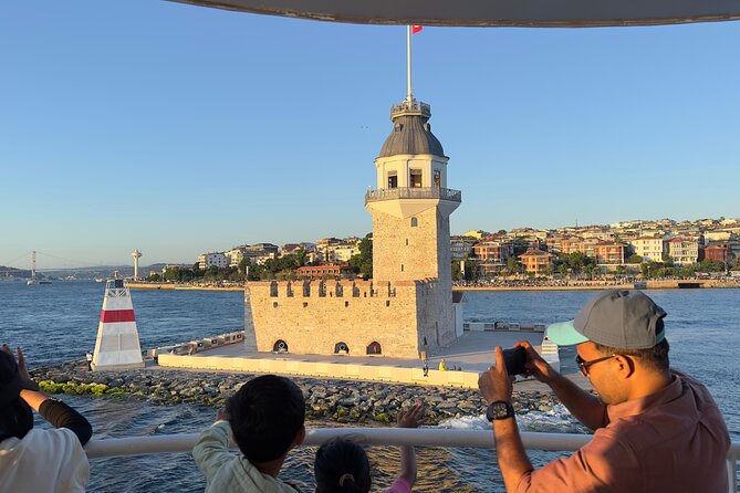 Bosphorus Daytime or Sunset Sightseeing Cruise & Audio Guide - Onboard setup, audio guide, and what comes with the ticket