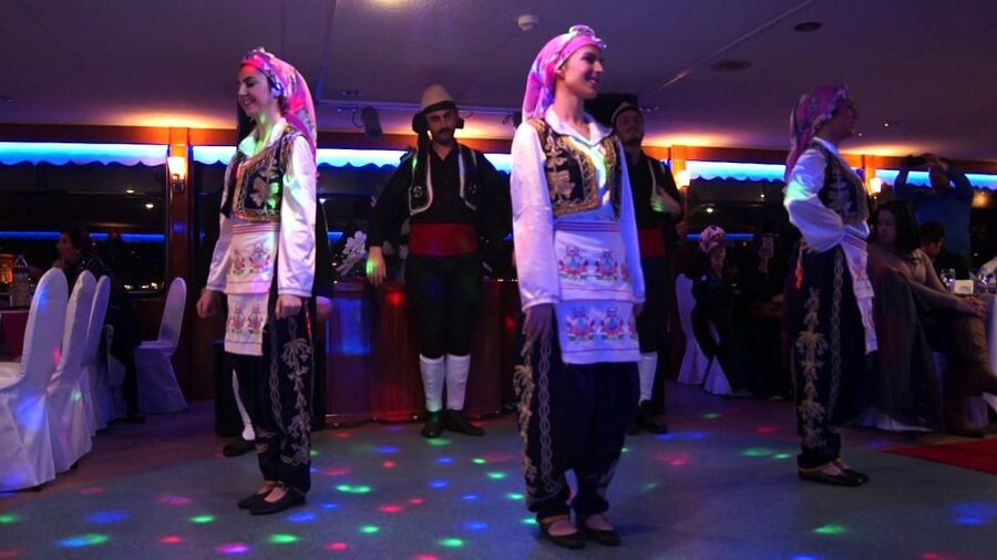 Bosphorus: Dinner Cruise with Live Performances Experience - Drinks, Seating, and the Solo-Diner Advantage
