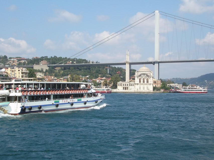 Bosphorus Tour With Lunch - Spice Bazaar stop: a short hit of history and your street-level warm-up