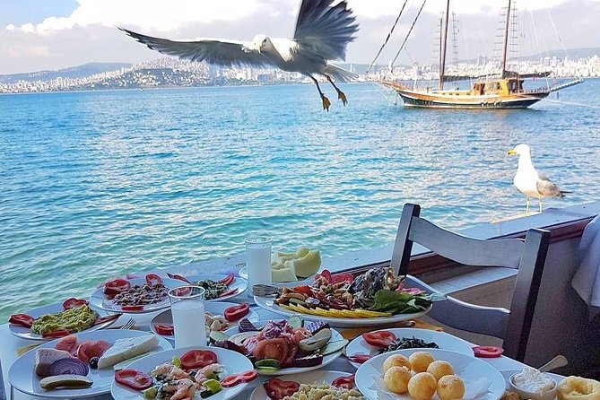 Buyukada Princes’ Island Guided Day Tour with lunch from Istanbul - Arriving on Büyükada: Strolling, No Cars, and Carriage Time