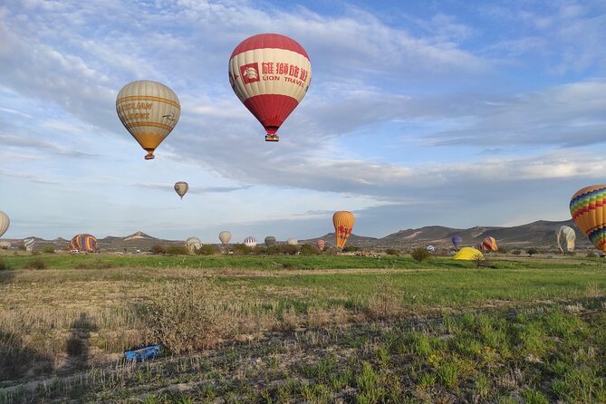 Cappadocia Hot Air Balloon Flight / Over Goreme & FairyChimneys - Into the basket: the safety briefing and the slow lift-off