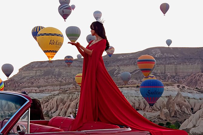 Cappadocia Photo World - Optional dress, classic car, and the bouquet detail that actually helps