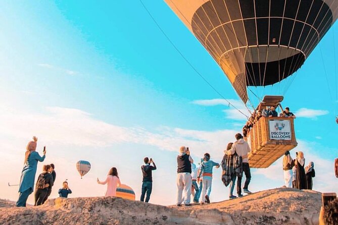 Cappadocia Sunrise Hot Air Balloon Flight / Discovery Balloons - Safety feel, pilots by name, and the reality of the basket climb