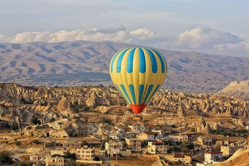 Cappadocia Sunrise Hot Air Balloon Flight/Kapadokya Balloons - Safety briefing and pilot guidance before takeoff