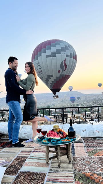 Cappadocia: Terrace Photo Spot With Balloon Flight View - What the experience is best for: proposals, birthdays, anniversaries