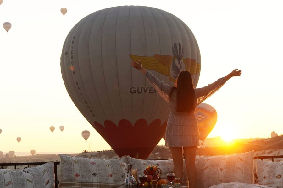 Cappadocia: Terrace Photo Spot With Balloon Flight View - Professional photographer option: what you gain