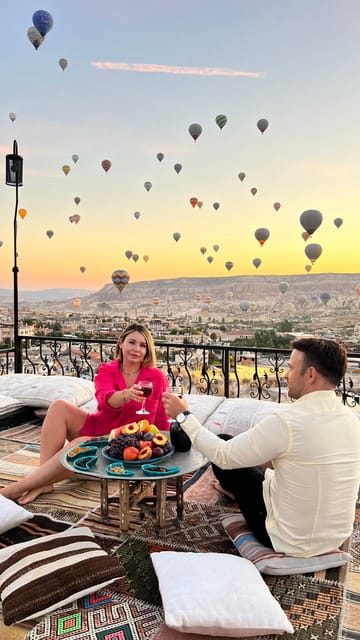 Cappadocia: Terrace Photo Spot With Balloon Flight View - Props, clothes, and the extras you might want