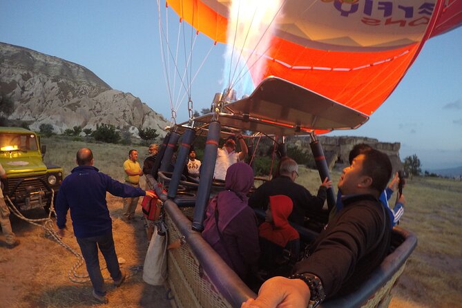 Cat Valley Ballon Tour In Cappadocia With Free Hotel Transfer - Small group size and the pilot-led process