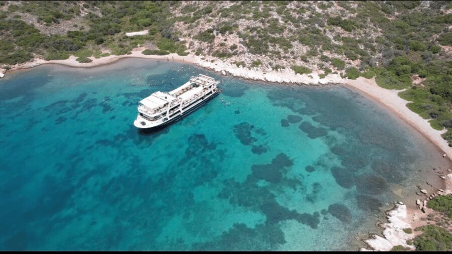 Cesme: Islands and Bays Boat Trip with BBQ Lunch - First impressions: what makes this Çeşme boat day special