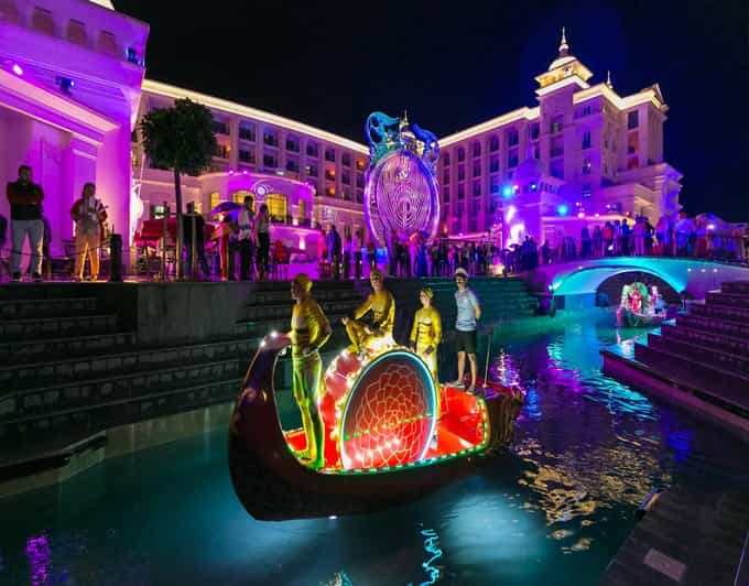 City of Side: Land of Legends Transfer & Boat Parade Show - Side to Land of Legends: the transfer that sets the tone