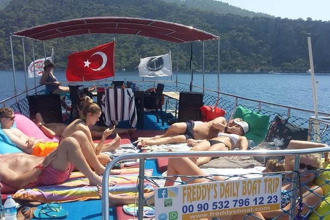 Daily Boat Trip - Lunch, snacks, and tea time that keep the day easy