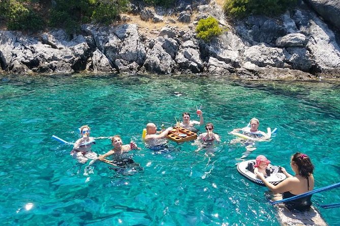 Daily Boat Trip - Onboard comfort: Wi-Fi, phone charging, and Bluetooth music