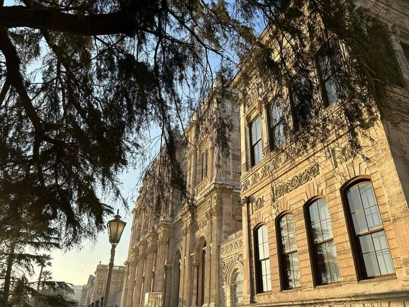 Dolmabahce Palace & Harem Fast-Track Entry with Audio Guide - Using the Audio Guide Device Without Losing Time