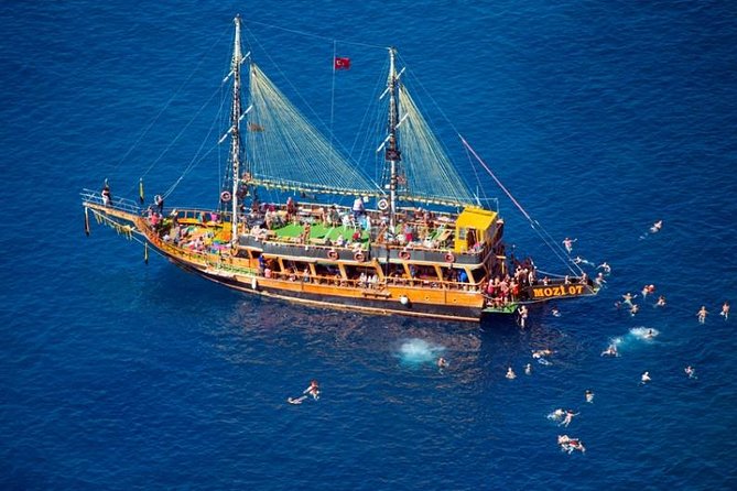 Dolphin Island Boat Trip – Swim, Sun & Lunch Included - Crowds and comfort: the “45 travelers” promise versus real life