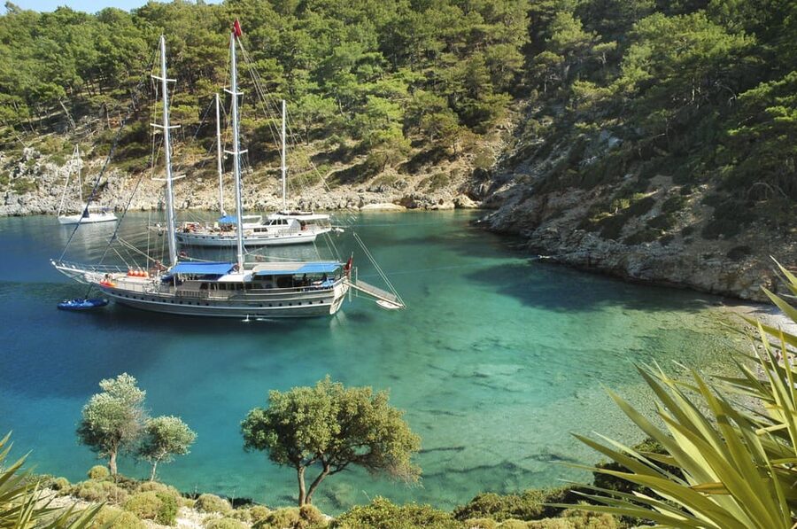Fethiye: 12 Islands Boat Tour with Lunch and Hotel Pickup - What the day feels like on a 12-islands style cruise