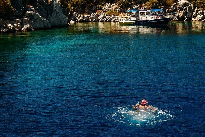 Fethiye Scuba Diving with Transfer, 2 Dives and Lunch - Equipment and group size: what “up to 45 people” means on the day