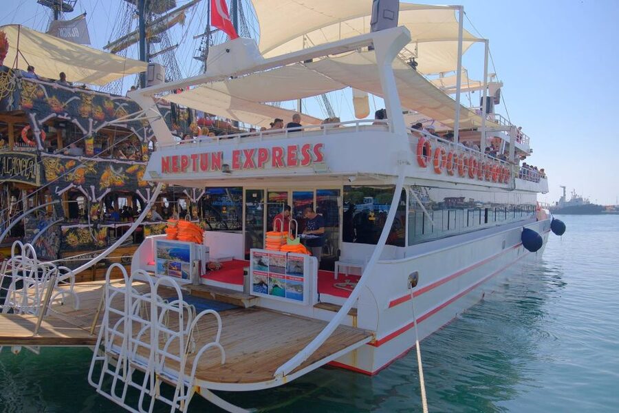 From Alanya: Boat Tour with Unlimited Soft Drinks and Lunch - Meeting at Neptun Express Yacht and settling on the double-decker boat