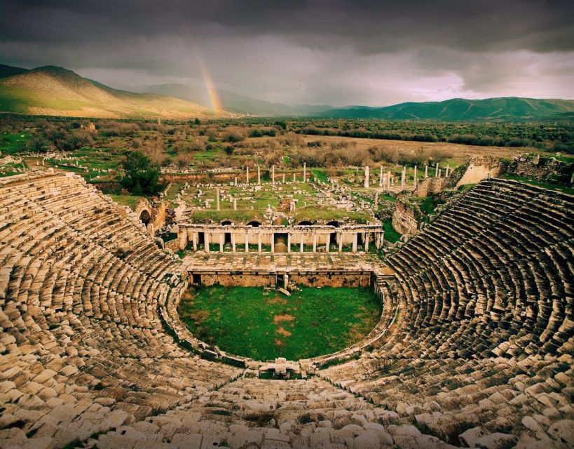 From Fethiye: Pamukkale & Hierapolis Day Trip w/ Meals - A 13-hour day trip that starts with comfort and ends with big scenery